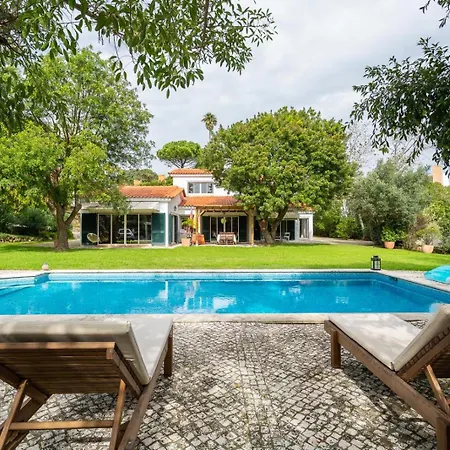 Charming House In Cascais