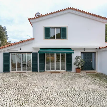 Charming House In Cascais